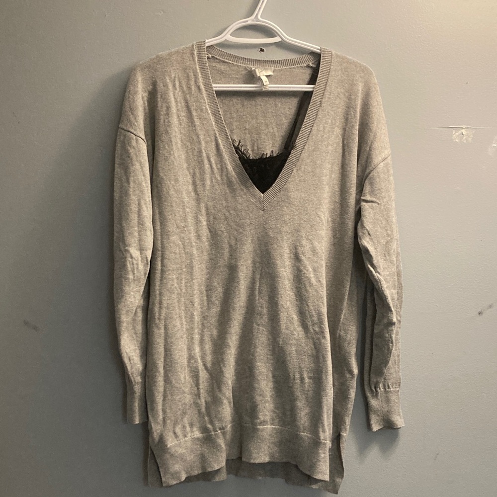 Elegant Light Gray V-Neck Sweater
